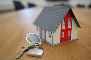 Financially savvy ways to buy a house - house keyring